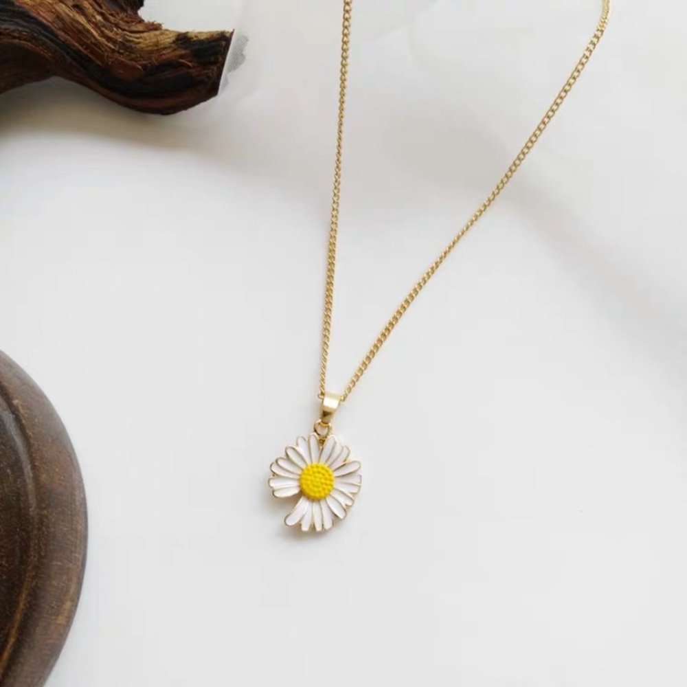💕Last one Daisy Charm Necklace Enamel Daisy